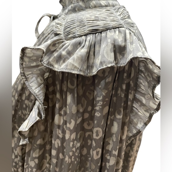 Grade & Gather Womens Boho Gray  Animal Print Blouse Smocked Long Sleeve Ruffles - Picture 8 of 9